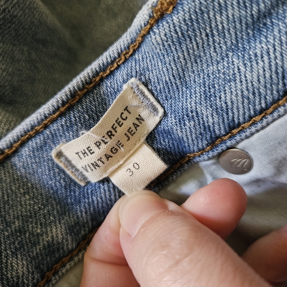 Madewell Distressed Light Wash Cropped Jeans "The Perfect Vintage Jean" - Picture 7 of 8